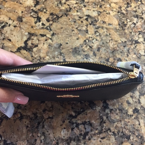 Coach 🌺 Wristlet - Picture 3 of 7